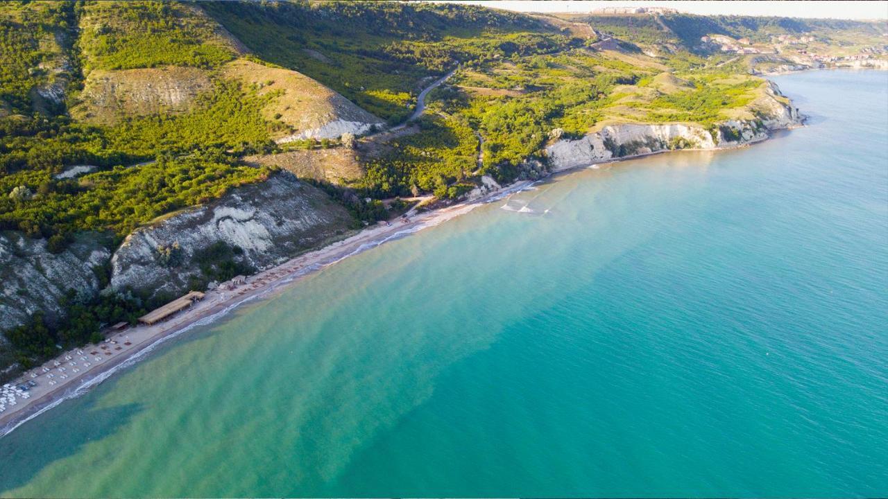 Lighthouse Golf & Spa Hotel Balchik Exterior foto Aerial view of the bay