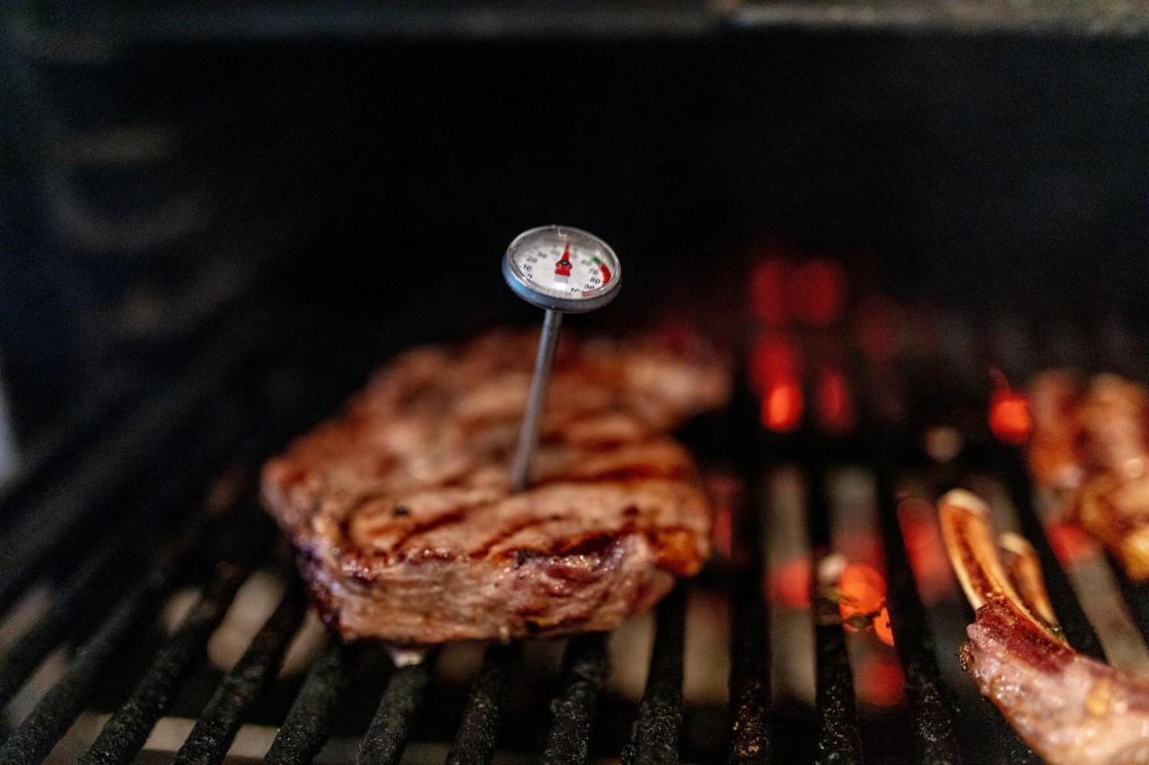 Lighthouse Golf & Spa Hotel Balchik Exterior foto A meat thermometer in a steak