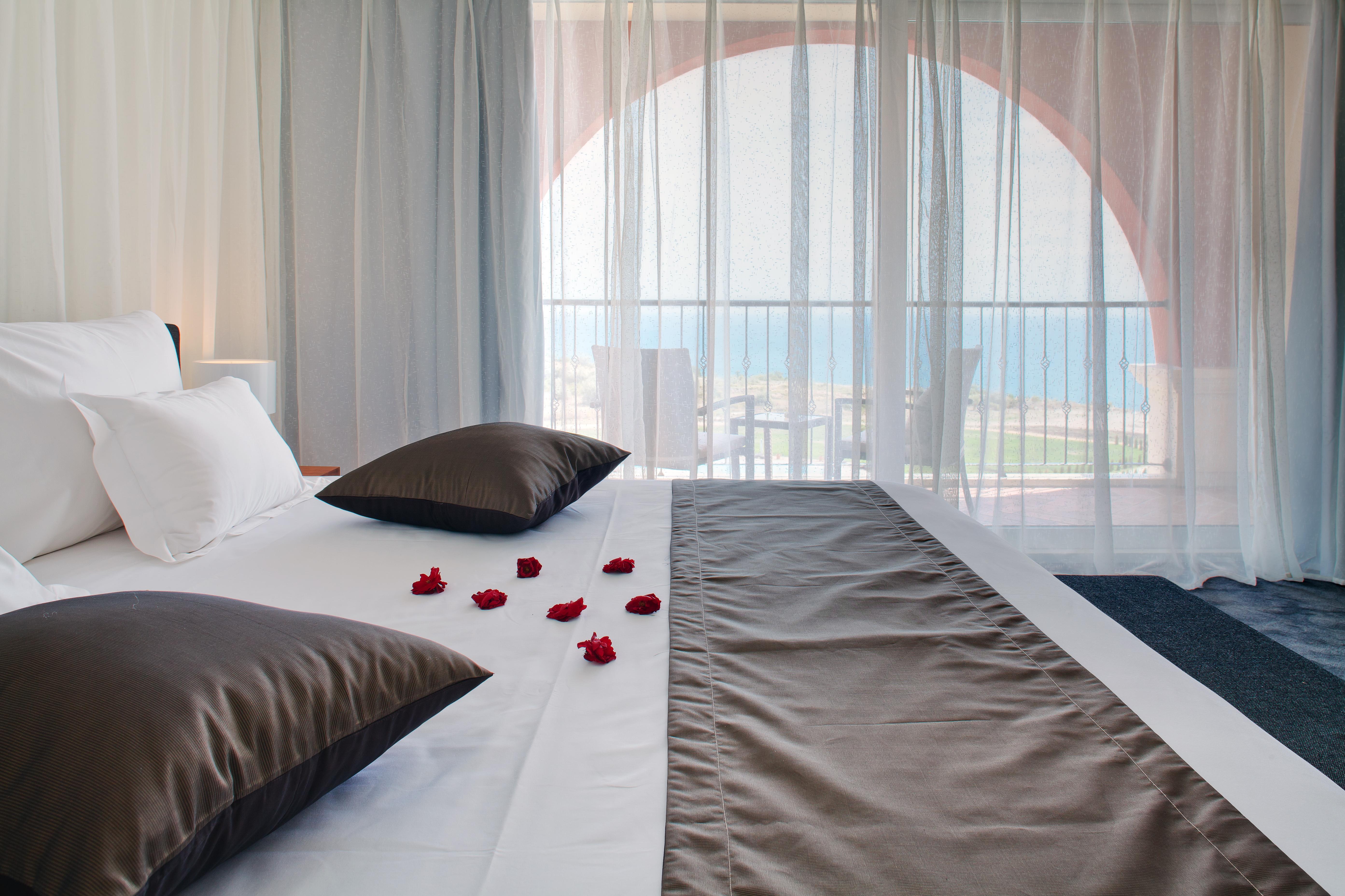 Lighthouse Golf & Spa Hotel Balchik Exterior foto A bedroom at the hotel
