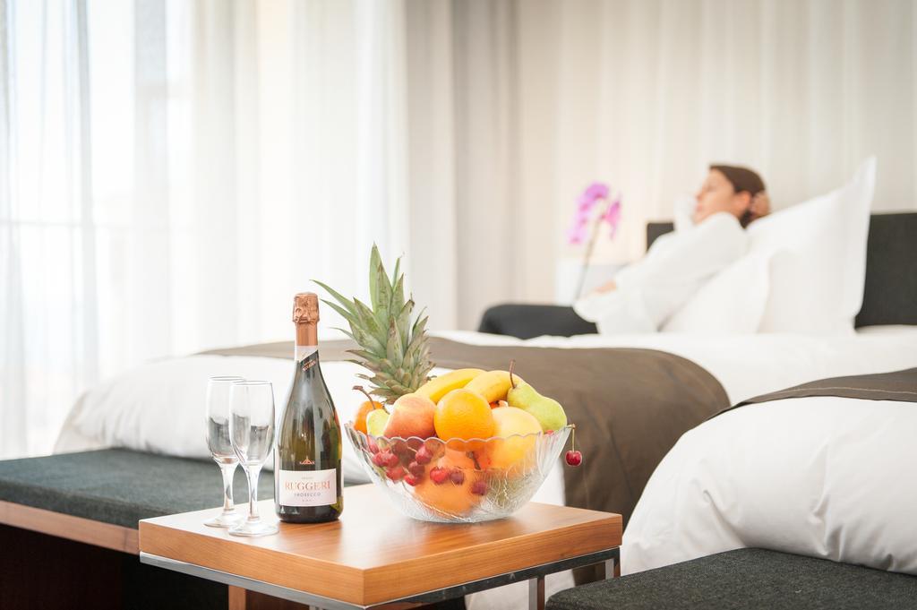 Lighthouse Golf & Spa Hotel Balchik Exterior foto A fruit bowl in a hotel room