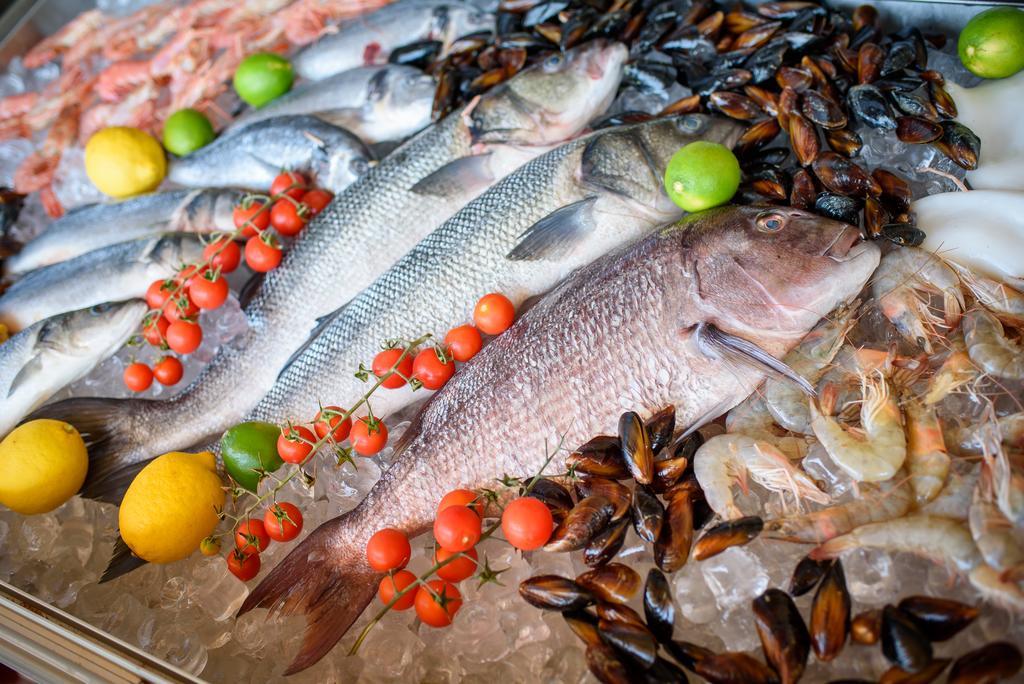Lighthouse Golf & Spa Hotel Balchik Exterior foto Seafood